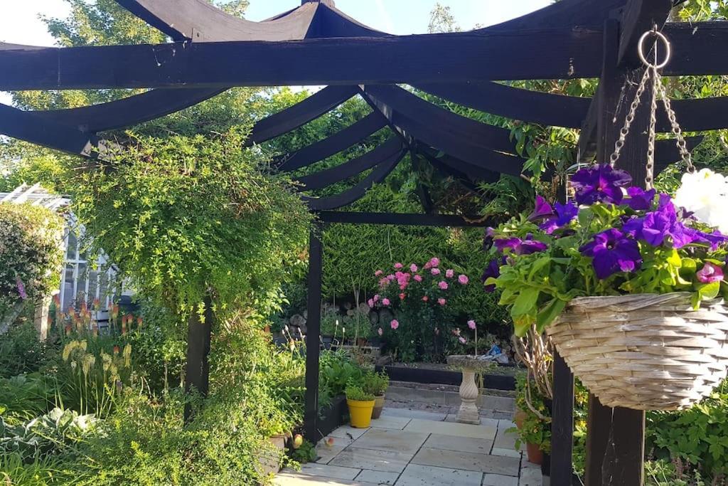 Peaceful Self Contained Studio In Lovely Garden. Hinckley Exterior foto