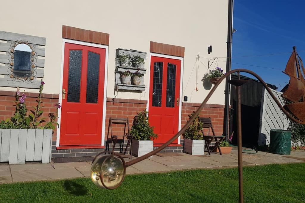 Peaceful Self Contained Studio In Lovely Garden. Hinckley Exterior foto