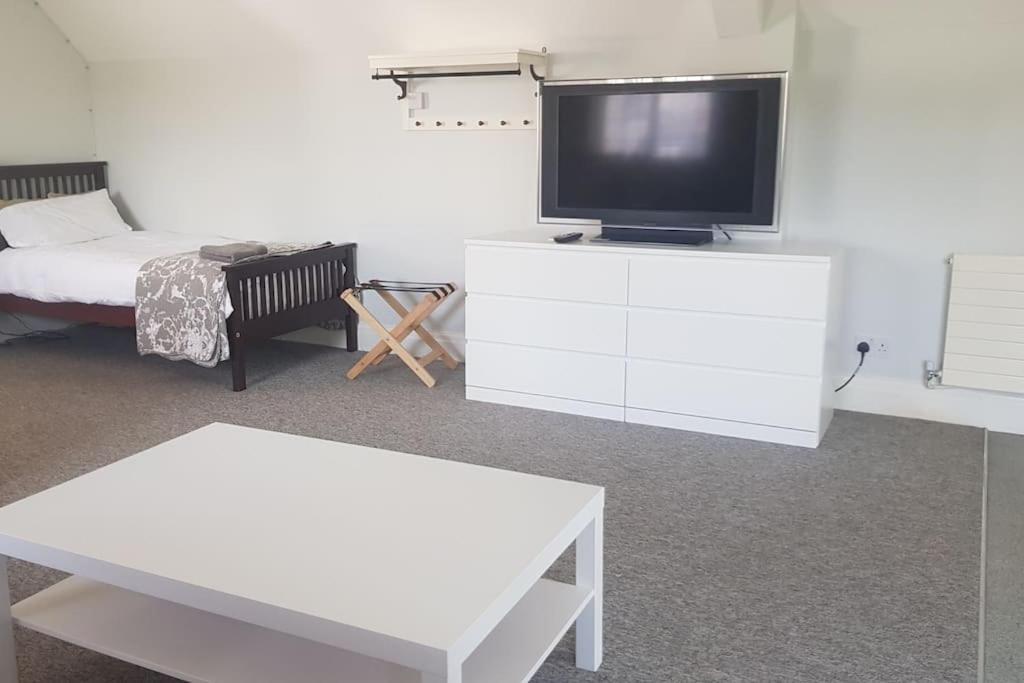 Peaceful Self Contained Studio In Lovely Garden. Hinckley Exterior foto